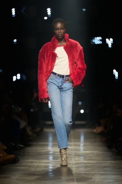 Look 17
